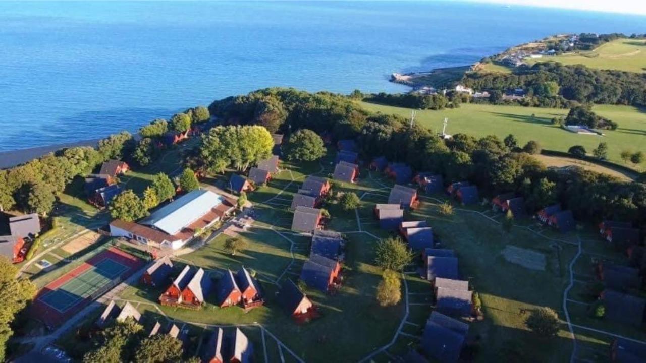 Escape To A Clifftop Chalet With Pool And Tennis Onsite - 1A Kingsdown Holiday Park Exterior foto